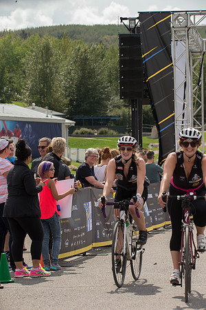 FINISH LINE CROSSING --3975