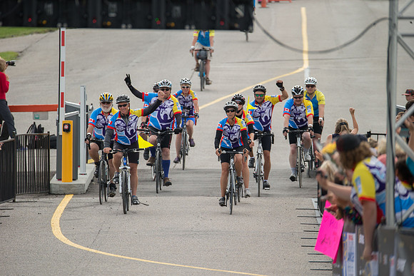 FINISH LINE CROSSING --4522
