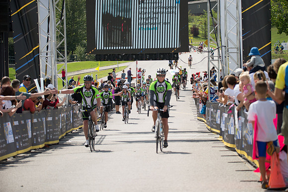 FINISH LINE CROSSING --2971