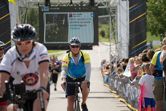 FINISH LINE CROSSING --3076