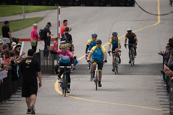 FINISH LINE CROSSING --2712