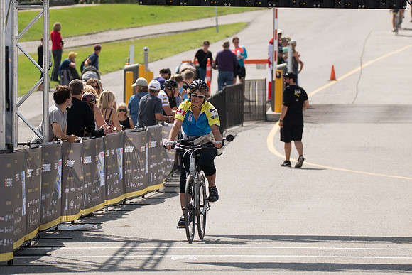FINISH LINE CROSSING --2814