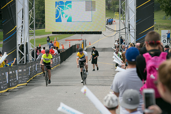 FINISH LINE CROSSING --2851