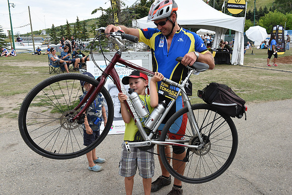 RIDERS5 - FINISHLINE - TheRideAB - Alberta Cancer Foundation-40