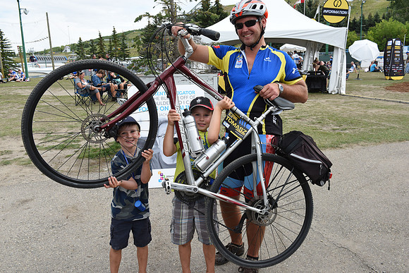 RIDERS5 - FINISHLINE - TheRideAB - Alberta Cancer Foundation-41