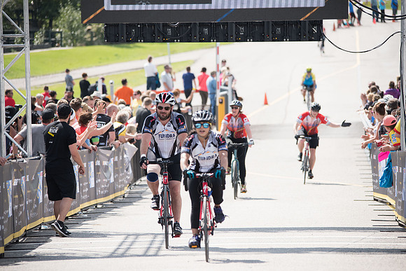 FINISH LINE CROSSING --3364