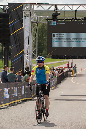 FINISH LINE CROSSING --4142