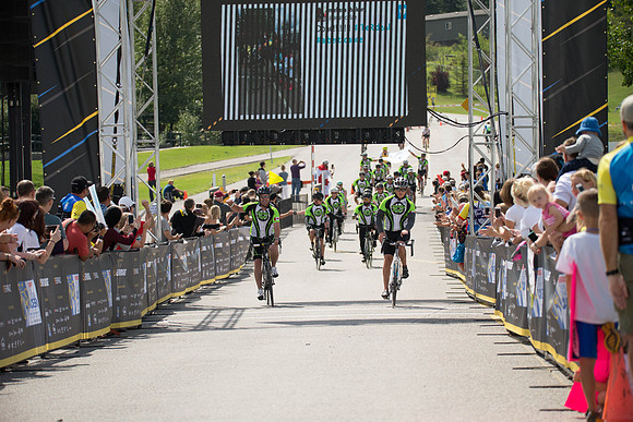 FINISH LINE CROSSING --2959
