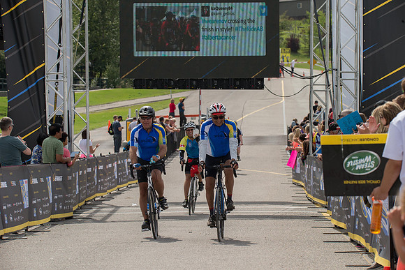 FINISH LINE CROSSING --4237