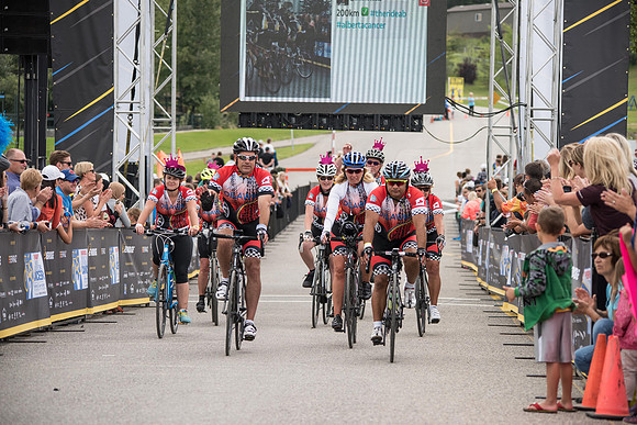 FINISH LINE CROSSING --2834