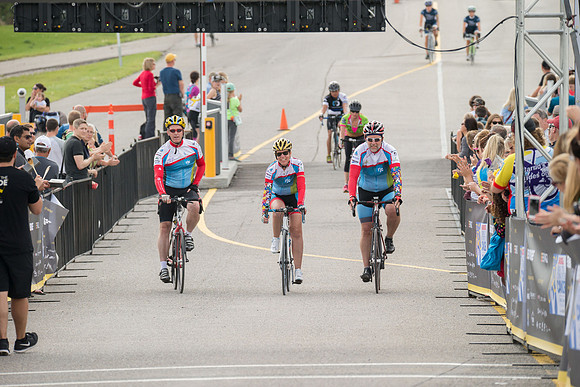 FINISH LINE CROSSING --3346