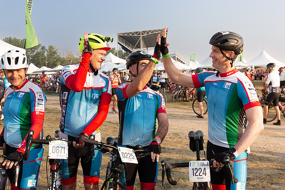 SUNDAY PHOTO STATION-RIDERS-18417