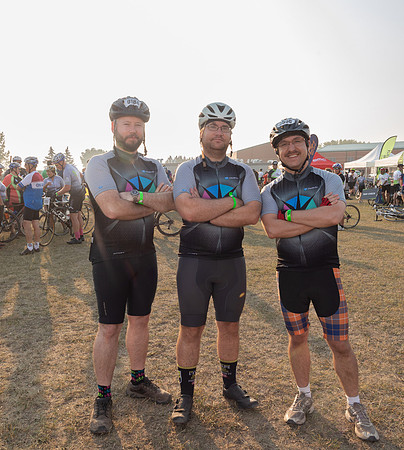 SUNDAY PHOTO STATION-RIDERS-25301