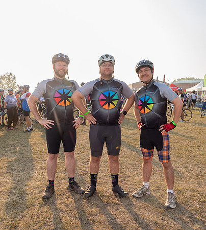 SUNDAY PHOTO STATION-RIDERS-25304