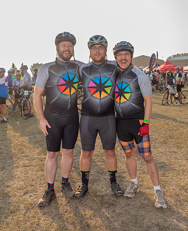 SUNDAY PHOTO STATION-RIDERS-25309