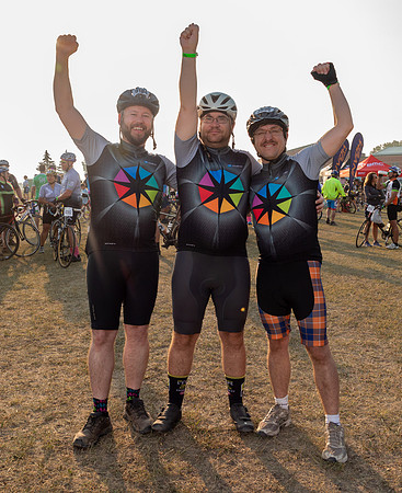 SUNDAY PHOTO STATION-RIDERS-25318
