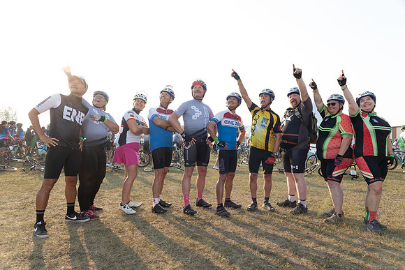 SUNDAY PHOTO STATION-RIDERS-25453