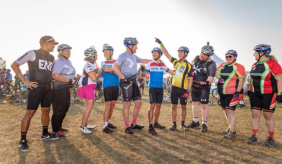 SUNDAY PHOTO STATION-RIDERS-25455