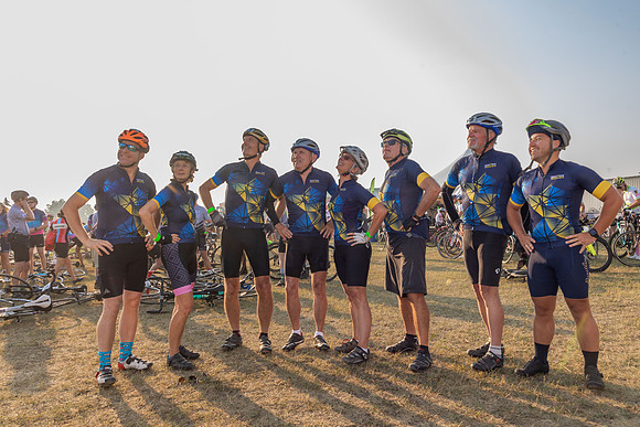SUNDAY PHOTO STATION-RIDERS-25525