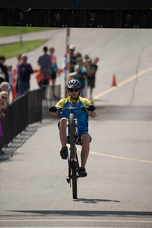 FINISH LINE CROSSING --2912