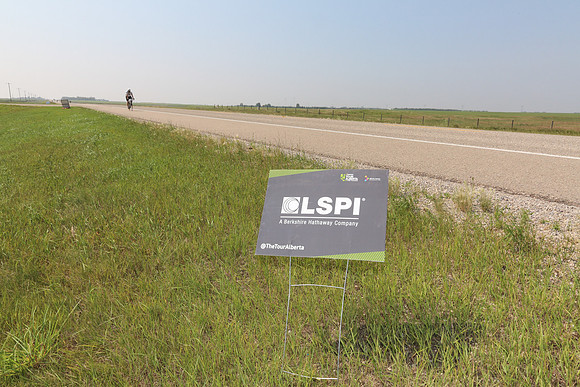 -SIGNAGE-ROUTE-208