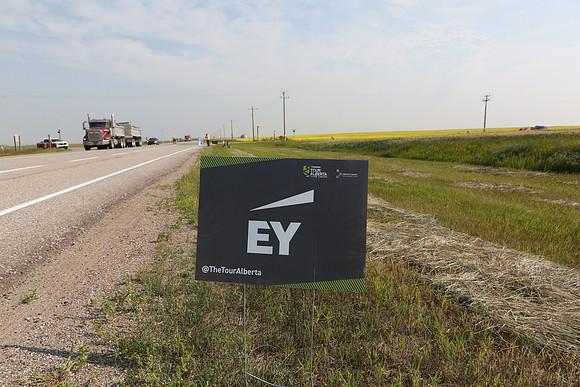 -SIGNAGE-ROUTE-136