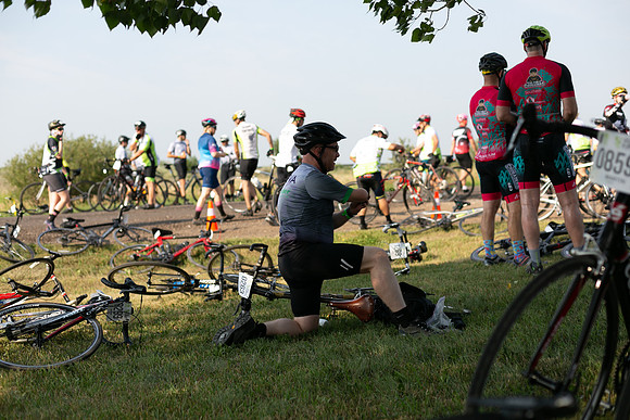 -RIDERS-STRETCHING-35