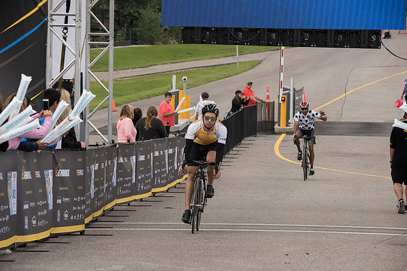FINISH LINE CROSSING --1139