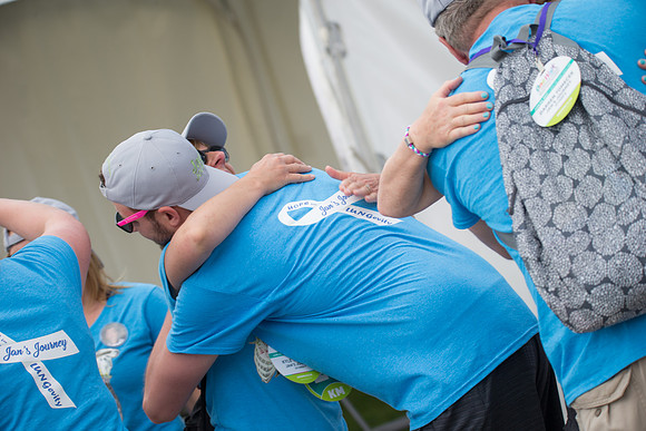 1-FINISH LINE CROSSING-OneWalkAB-2087