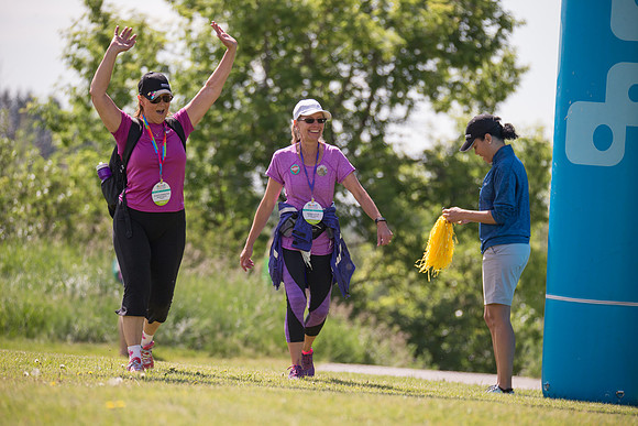 1-WALKERS ARRIVE -OneWalkAB-22830