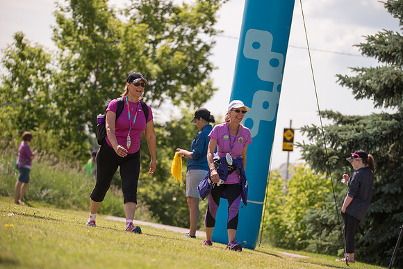 1-WALKERS ARRIVE -OneWalkAB-22838