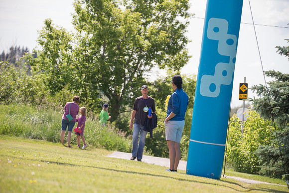 1-WALKERS ARRIVE -OneWalkAB-22849