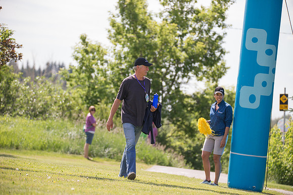 1-WALKERS ARRIVE -OneWalkAB-22858