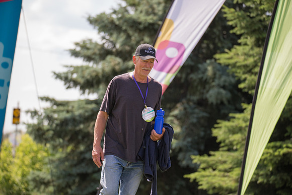 1-WALKERS ARRIVE -OneWalkAB-22864