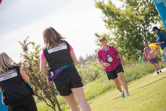 1-WALKERS ARRIVE -OneWalkAB-22883