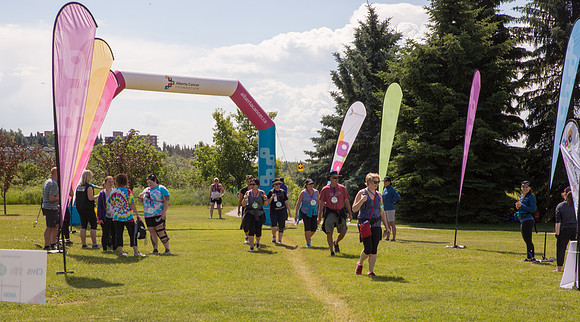 1-WALKERS ARRIVE -OneWalkAB-21093