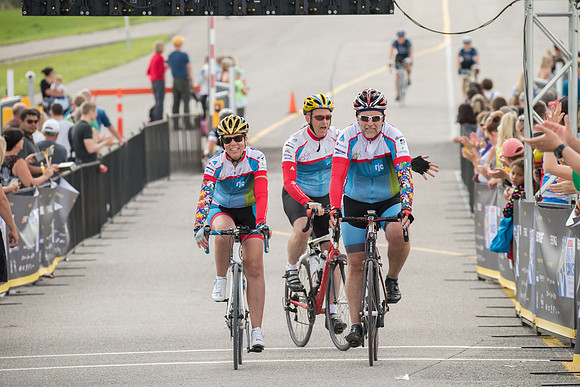FINISH LINE CROSSING --3359
