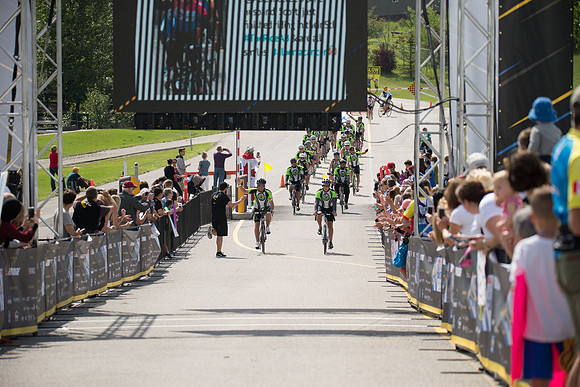 FINISH LINE CROSSING --2951