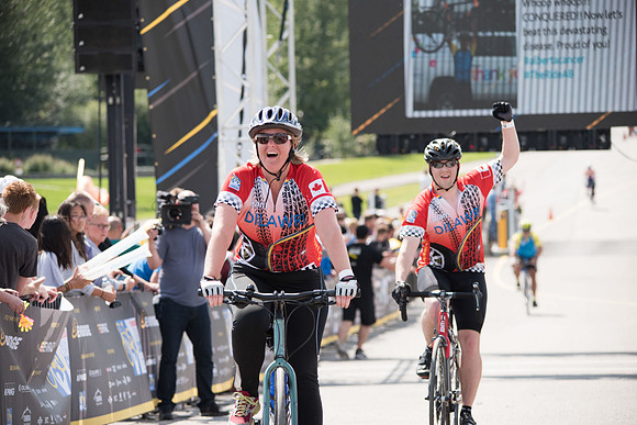 FINISH LINE CROSSING --3370