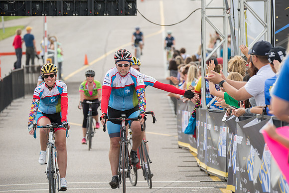 FINISH LINE CROSSING --3361