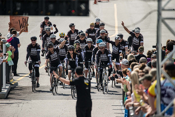 FINISH LINE CROSSING --2520