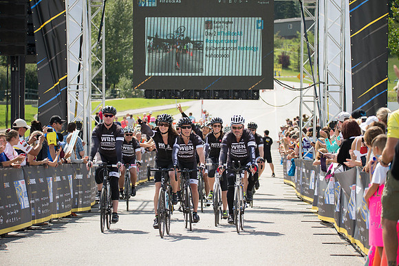 FINISH LINE CROSSING --2574