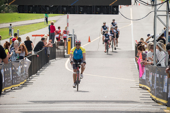 FINISH LINE CROSSING --4670