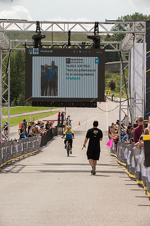 FINISH LINE CROSSING --4153