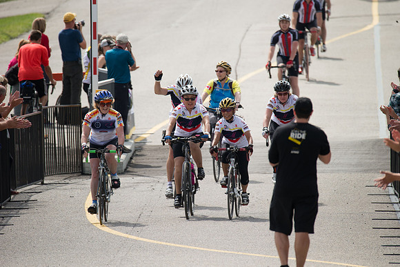 FINISH LINE CROSSING --3504