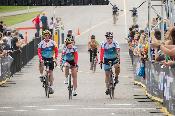 FINISH LINE CROSSING --3352