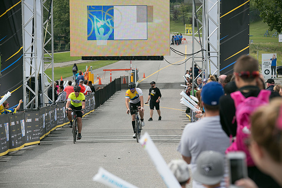 FINISH LINE CROSSING --2850
