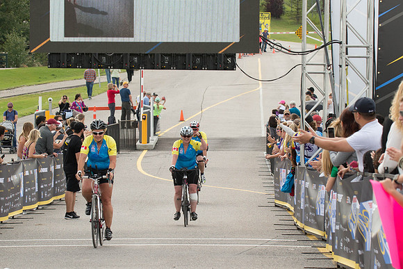 FINISH LINE CROSSING --3280