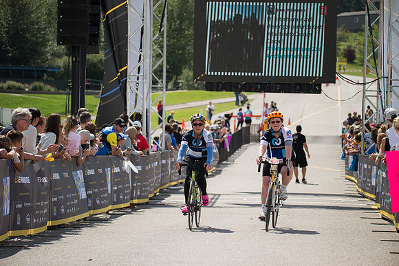 FINISH LINE CROSSING --2724-2