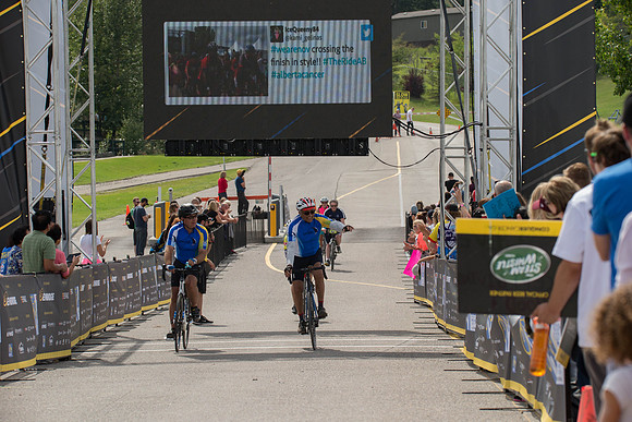 FINISH LINE CROSSING --4233